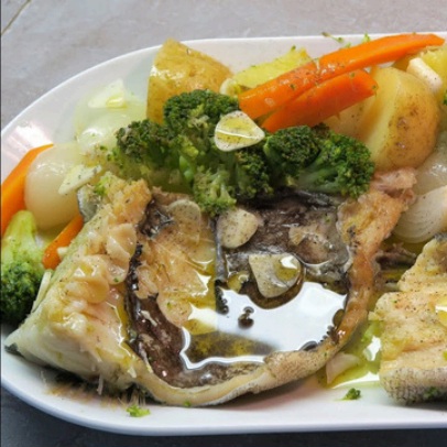 Peixe assado com legumes